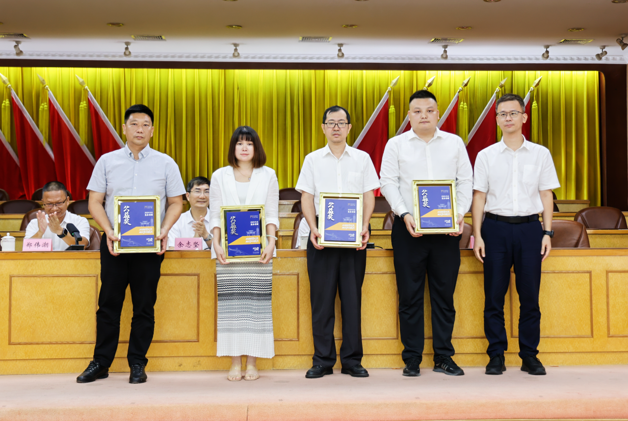 以专业之光,践行社会责任!尔漫照明荣获“江海区慈善捐赠公益奖